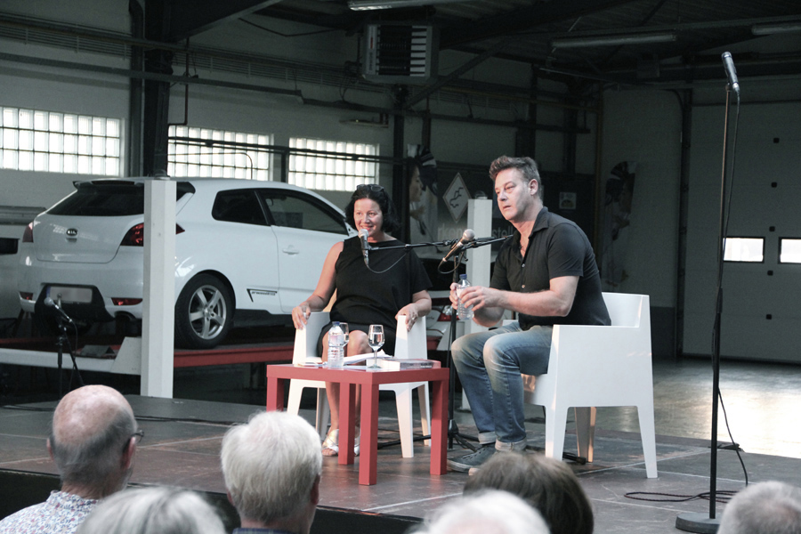 Chantal Pattyn en Peter Verhelst in gesprek over "De kunst van het crashen" - 29 augustus 2015 - foto: Raf Bergans