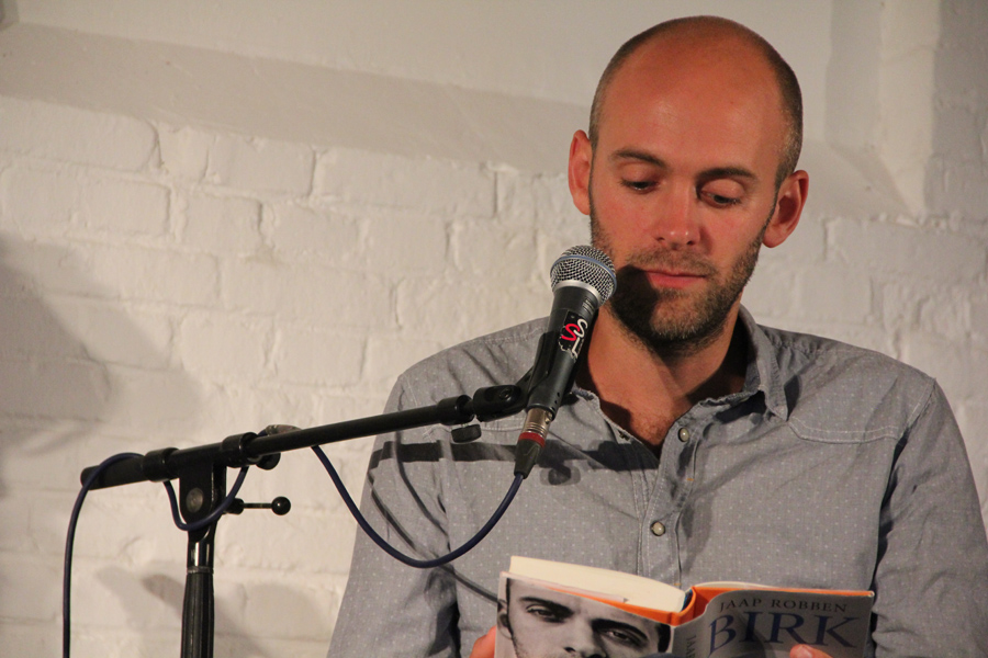 Jaap Robben leest uit Birk - 18 augustus 2015 - foto: Raf Bergans