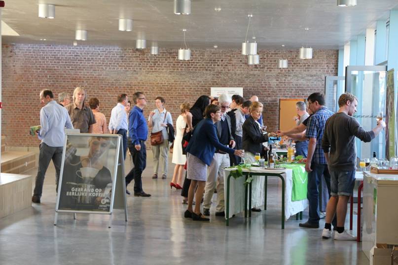 Tussen film en voorstelling was er tijd voor een drankje van Oxfam Wereldwinkel - 27 juni 2015 - foto: Raf Bergans