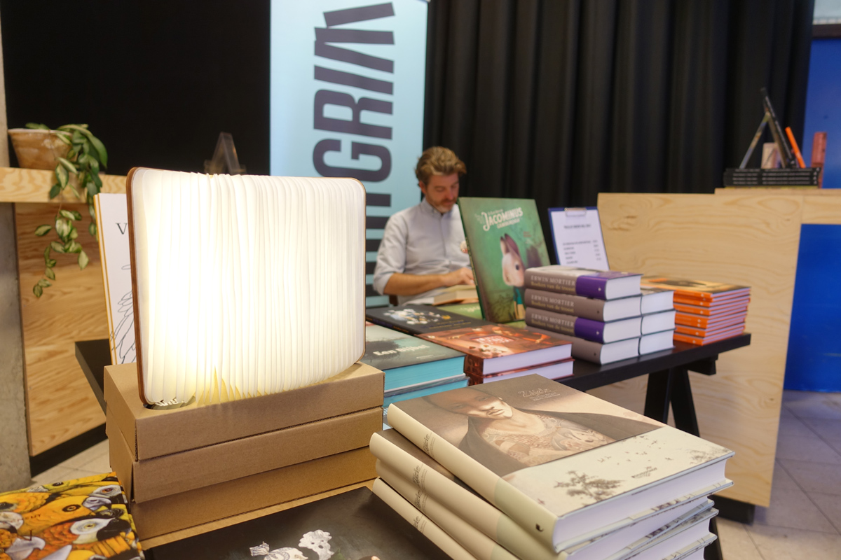 Stand van boekhandel Grim - 25 augustus 2019 - foto: Raf Bergans