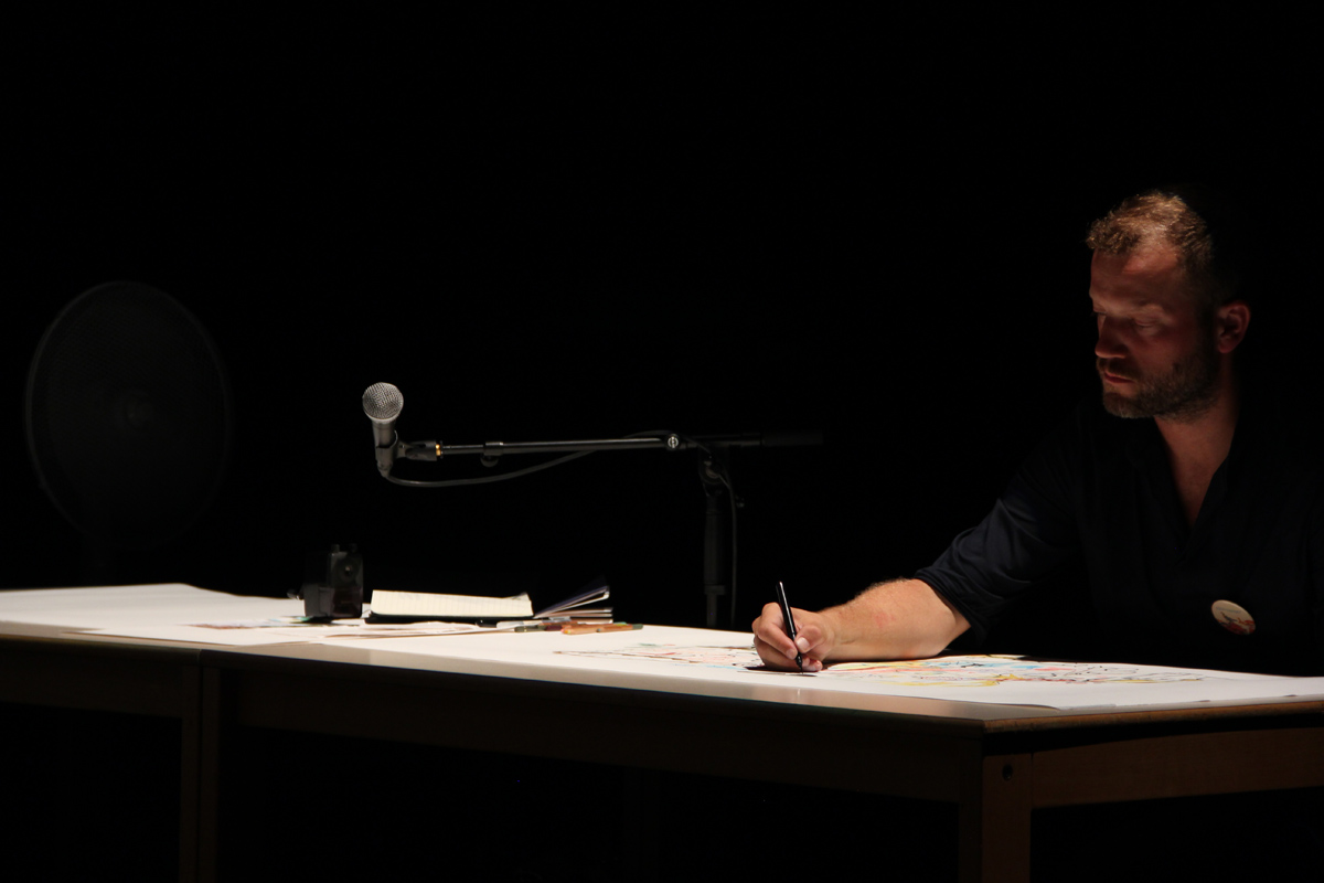 Sebastiaan Van Doninck was live illustrator van dienst - 25 augustus 2019 - foto: Raf Bergans