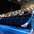 Om 14u zat de Grote Zaal al goed vol voor de eerste lezing - 25 augustus 2019 - foto: Raf Bergans