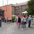 Tussen de activiteiten door was het gezellig op het binnenplein - 11 augustus 2019 - foto: Liesbeth Collin